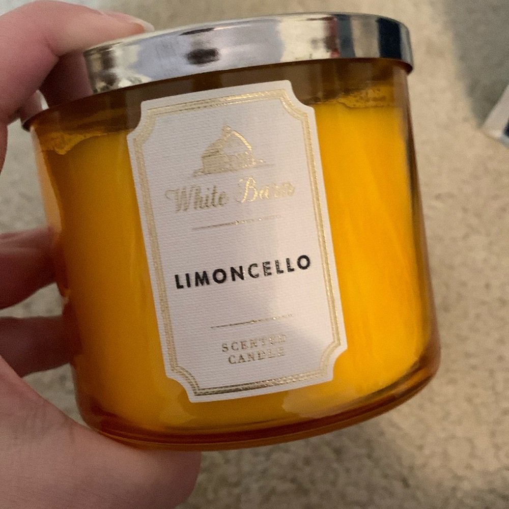 Bath & Body Works Limoncello candle (2019)